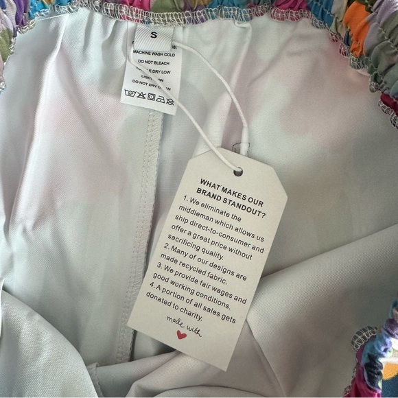 Adorable, relaxed fit pants- floral Size Small - Picture 5 of 5